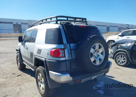 2007 Toyota Fj Cruiser z USA, uszkodzony, nr VIN JTEBU11F370024739